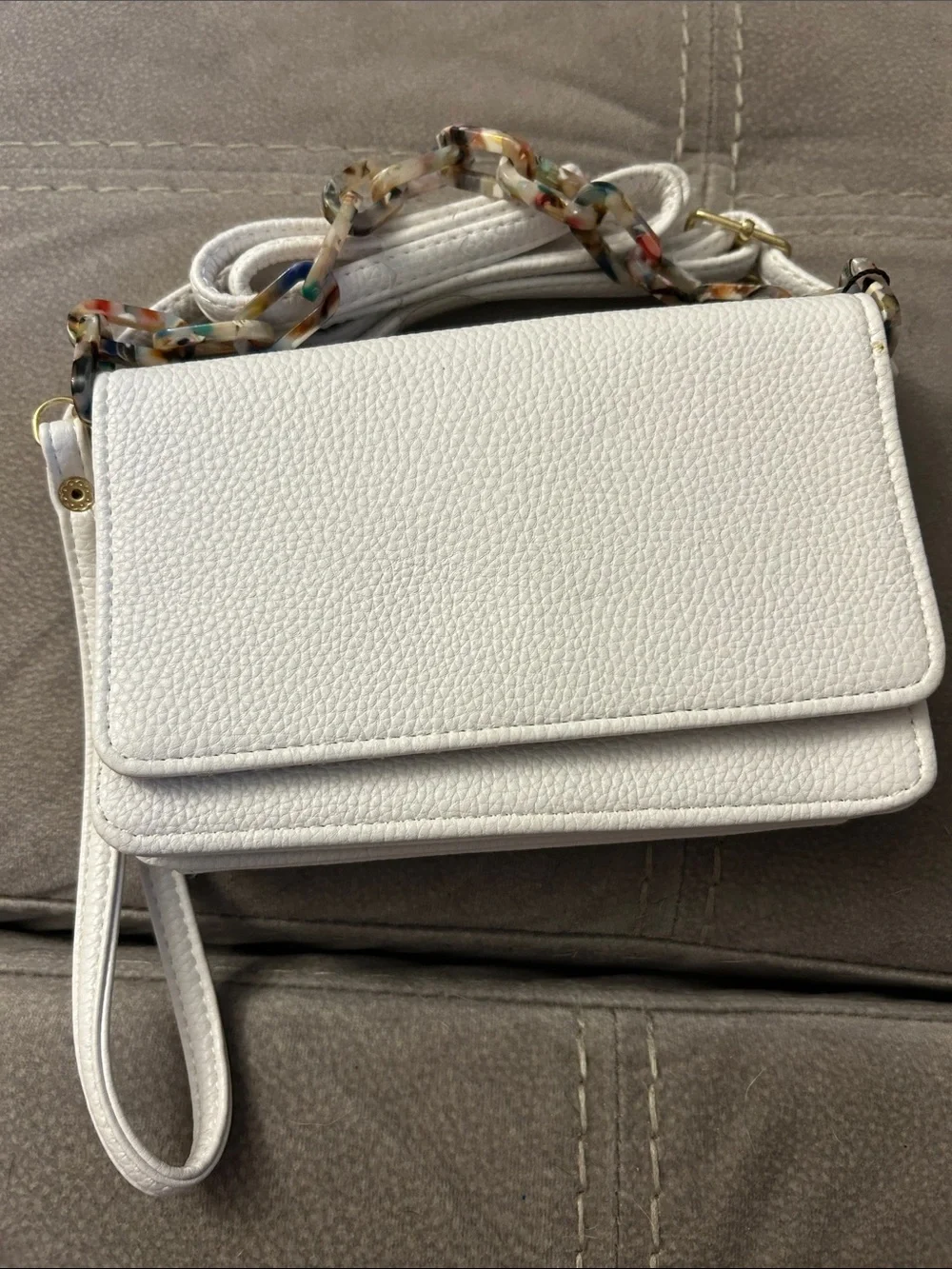 mundi White Pebbled Crossbody with Multicolor Acrylic Chain